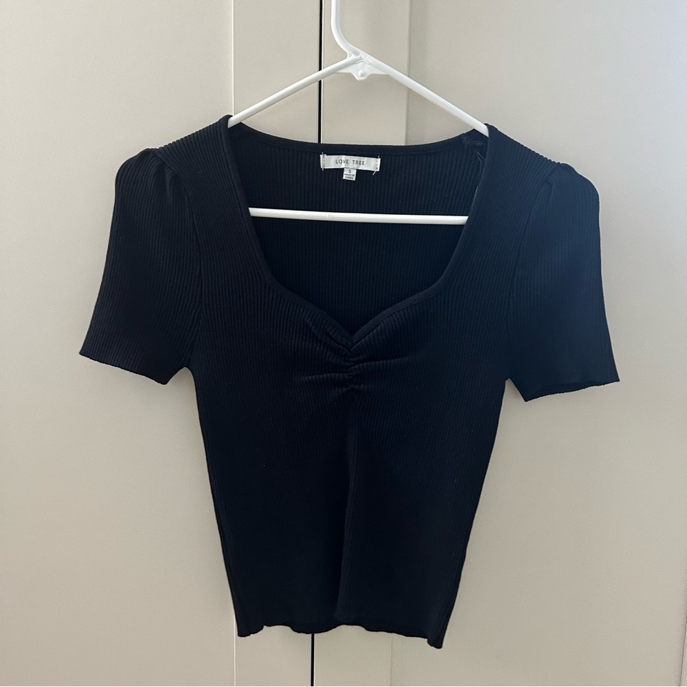 Black ribbed tshirt